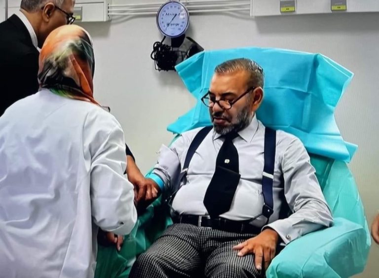 king-mohammed-vi-visits-marrakech-hospital-donates-blood-for-earthquake-victims-800x588