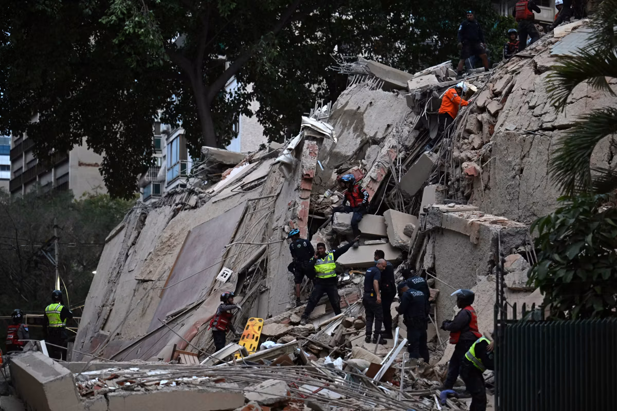 rescue-workers-search-for-survivors-of-a-massive-earthquake-in-venezuela